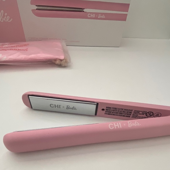 CHI x Barbie Dream Pink 1" Digital Titanium Hairstyling Iron - Picture 7 of 9